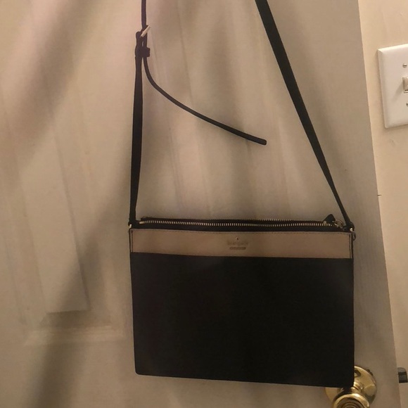 Kate spade off the grid charging crossbody - Picture 3 of 7